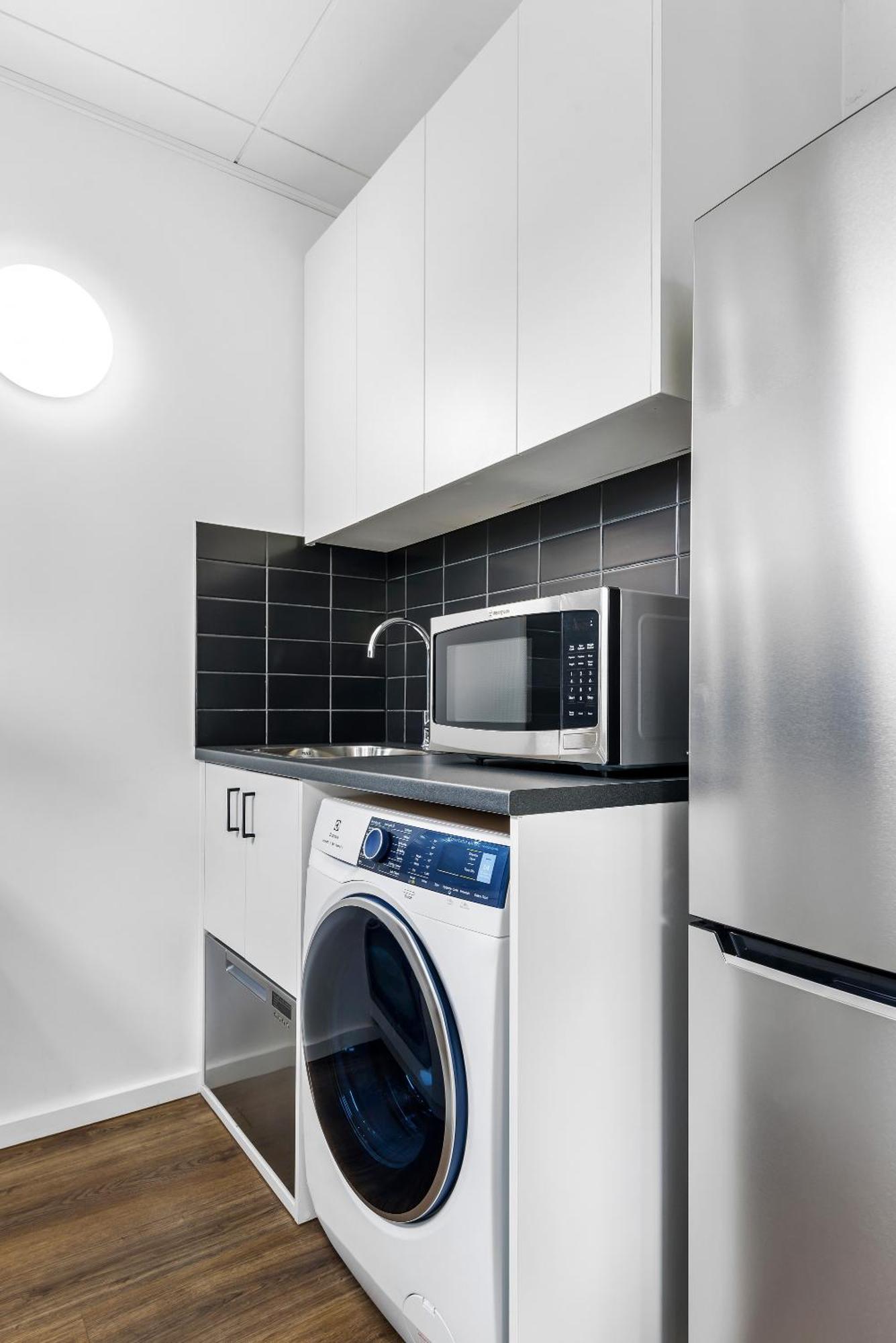 Delightful 1-bed Steps From Royal Park *